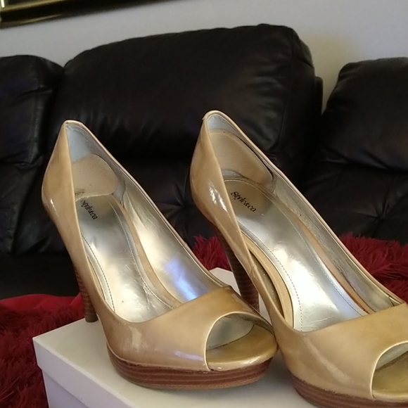 Heels - Picture 3 of 3